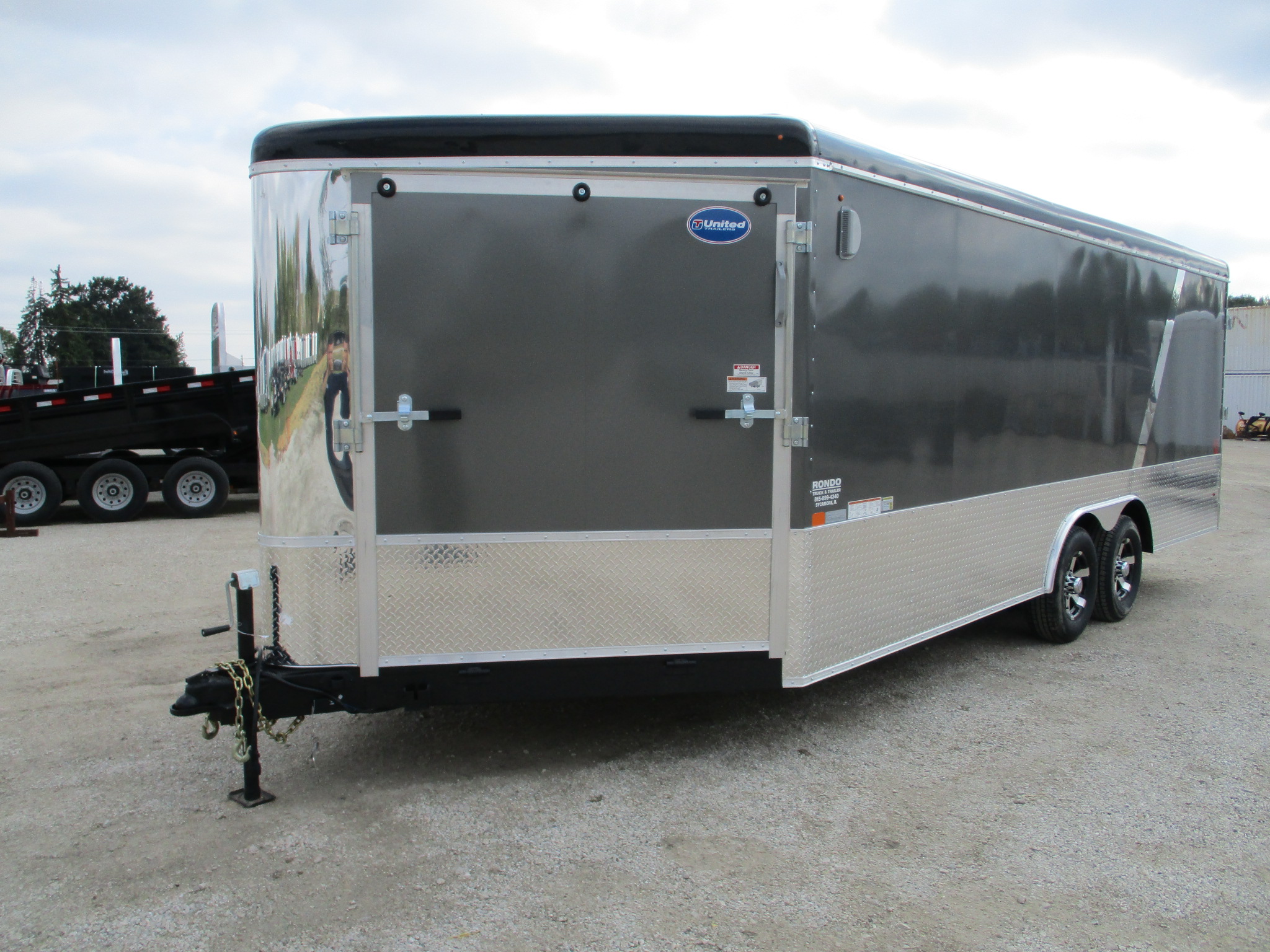 2017 United 8.5x25  Enclosed Car Hauler UC-8.525TA50-S