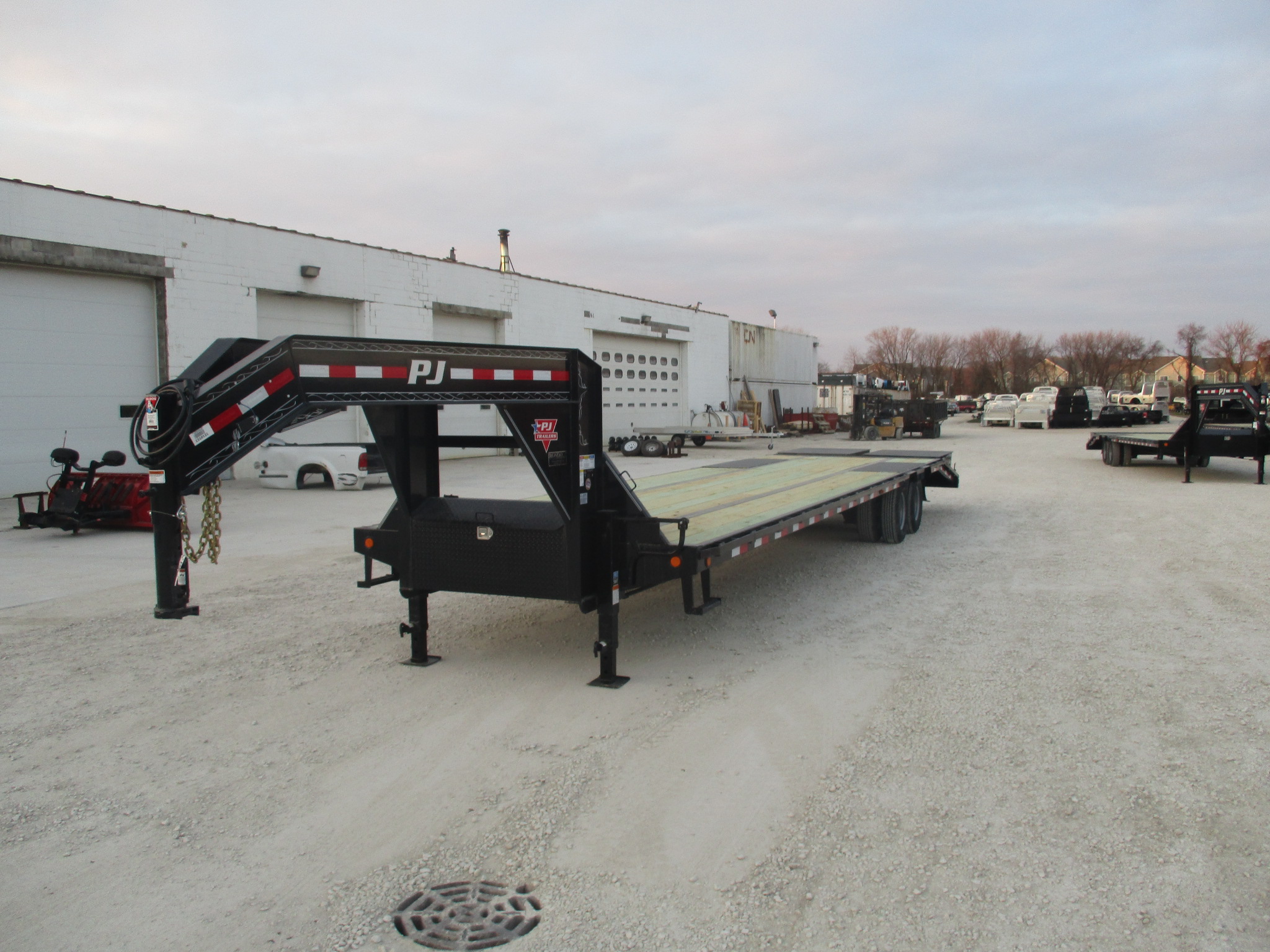 2019 PJ Trailer 102x36' LD Gooseneck LDR36C2BSWK :: Rondo Trailer