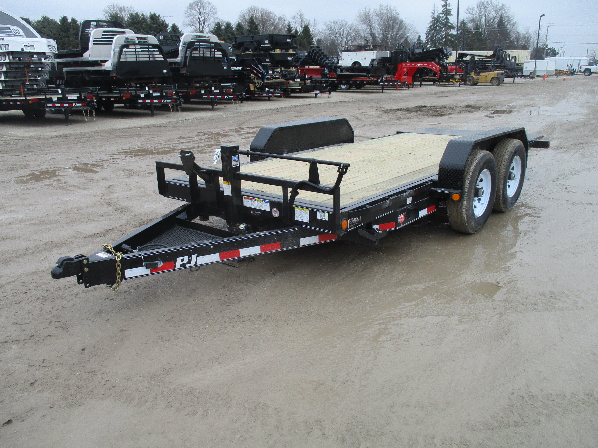 2020 PJ Trailer 82x16' T6 Equipment Tilt T6J1672BTTK9T :: Rondo