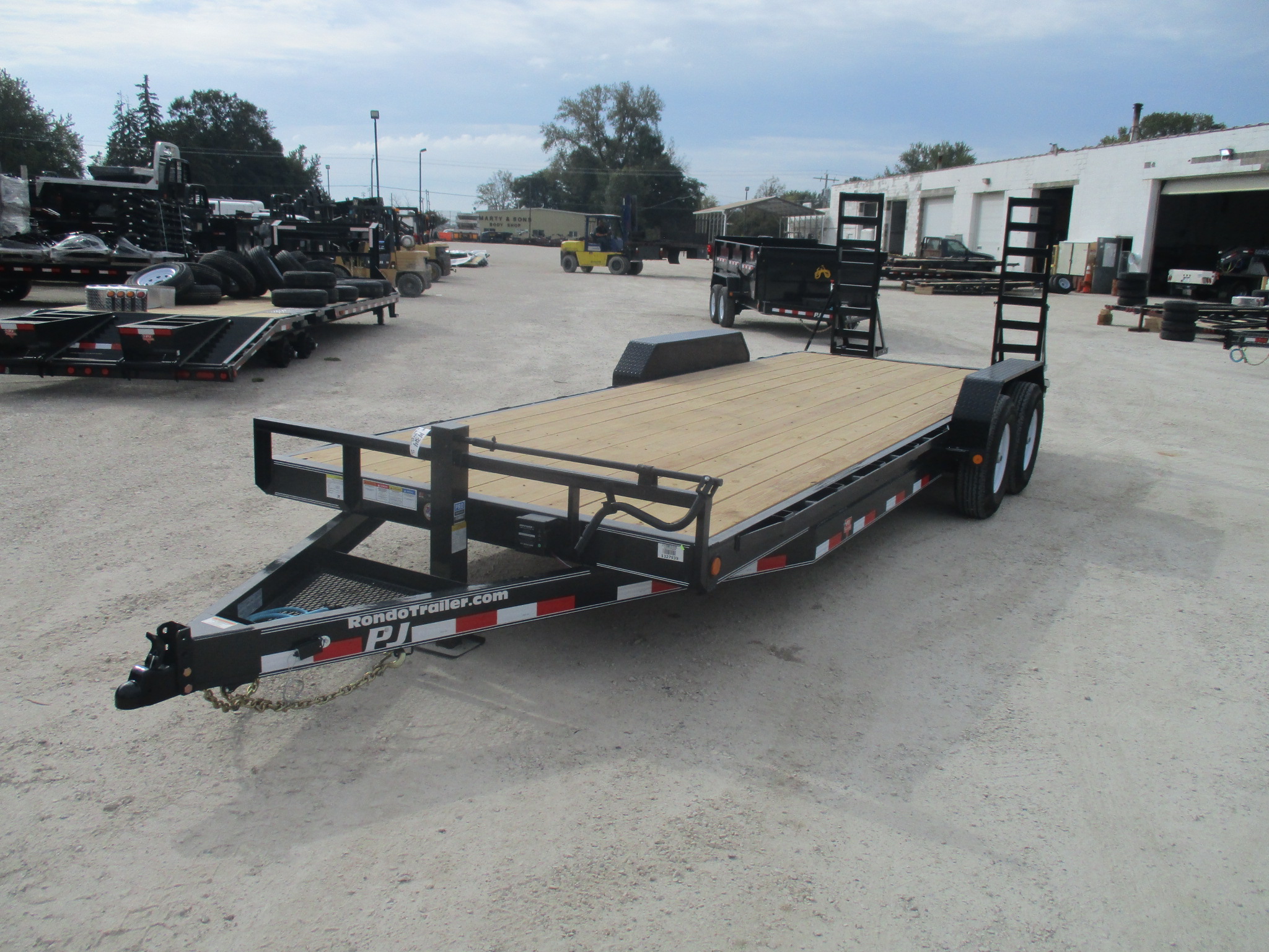 2020 PJ Trailer 83x22 CC Equipment CCJ2272BSB0B