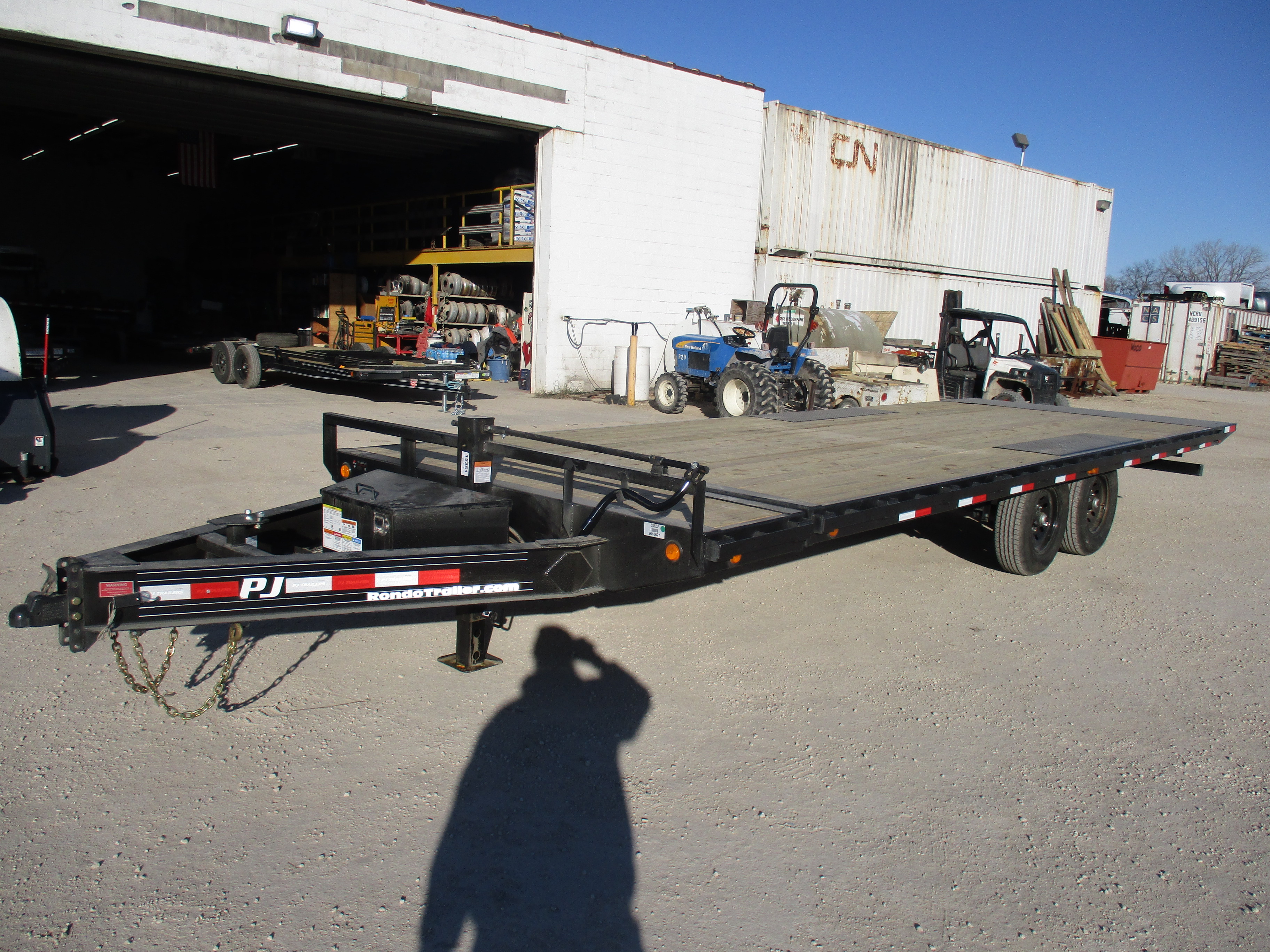 2021 PJ Trailer 102x24 T8 Equipment Deckover Tilt T8J2472BSTK