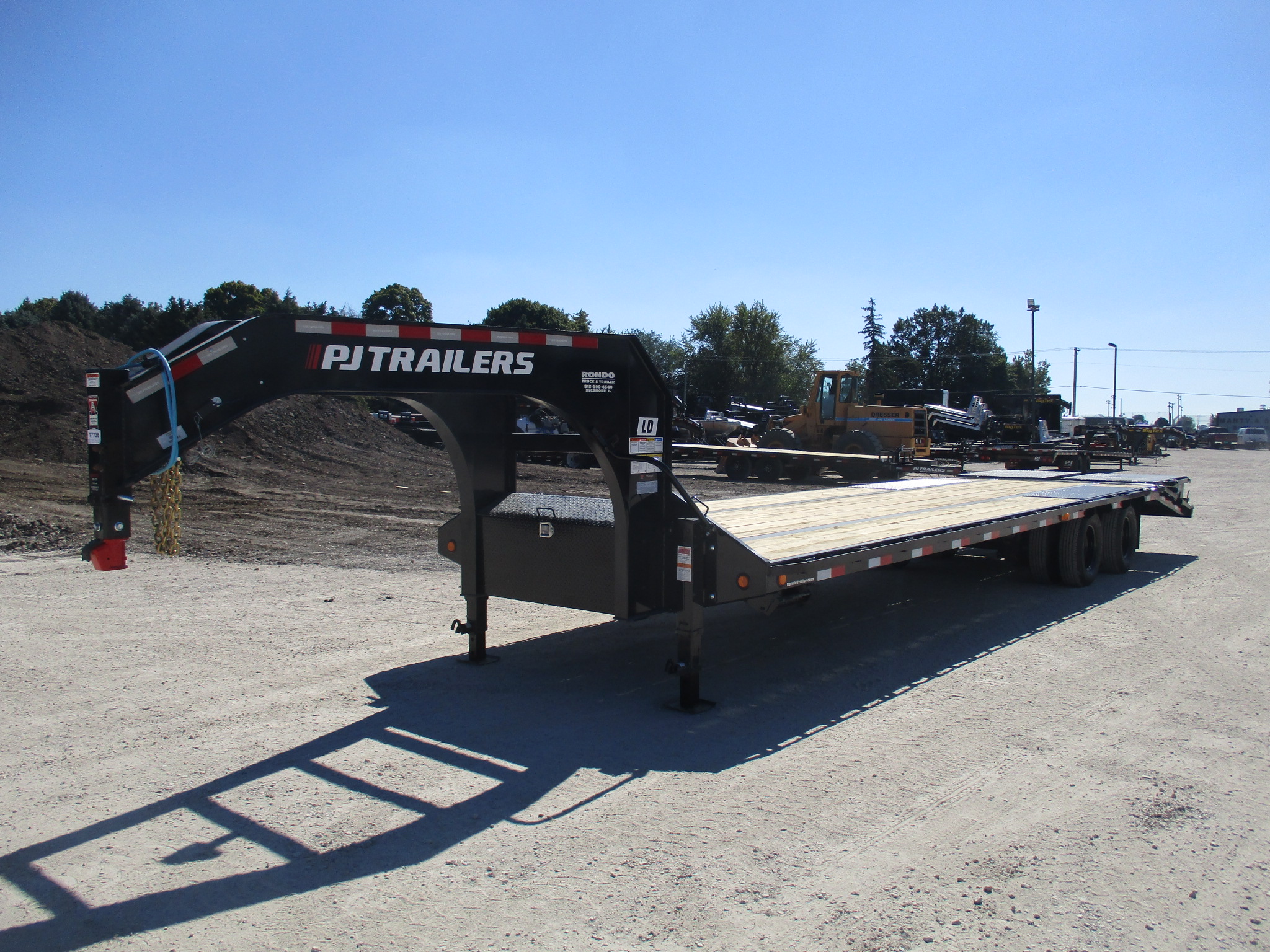 2023 PJ Trailer 102x32 LD Gooseneck LDQ32A2BSWK