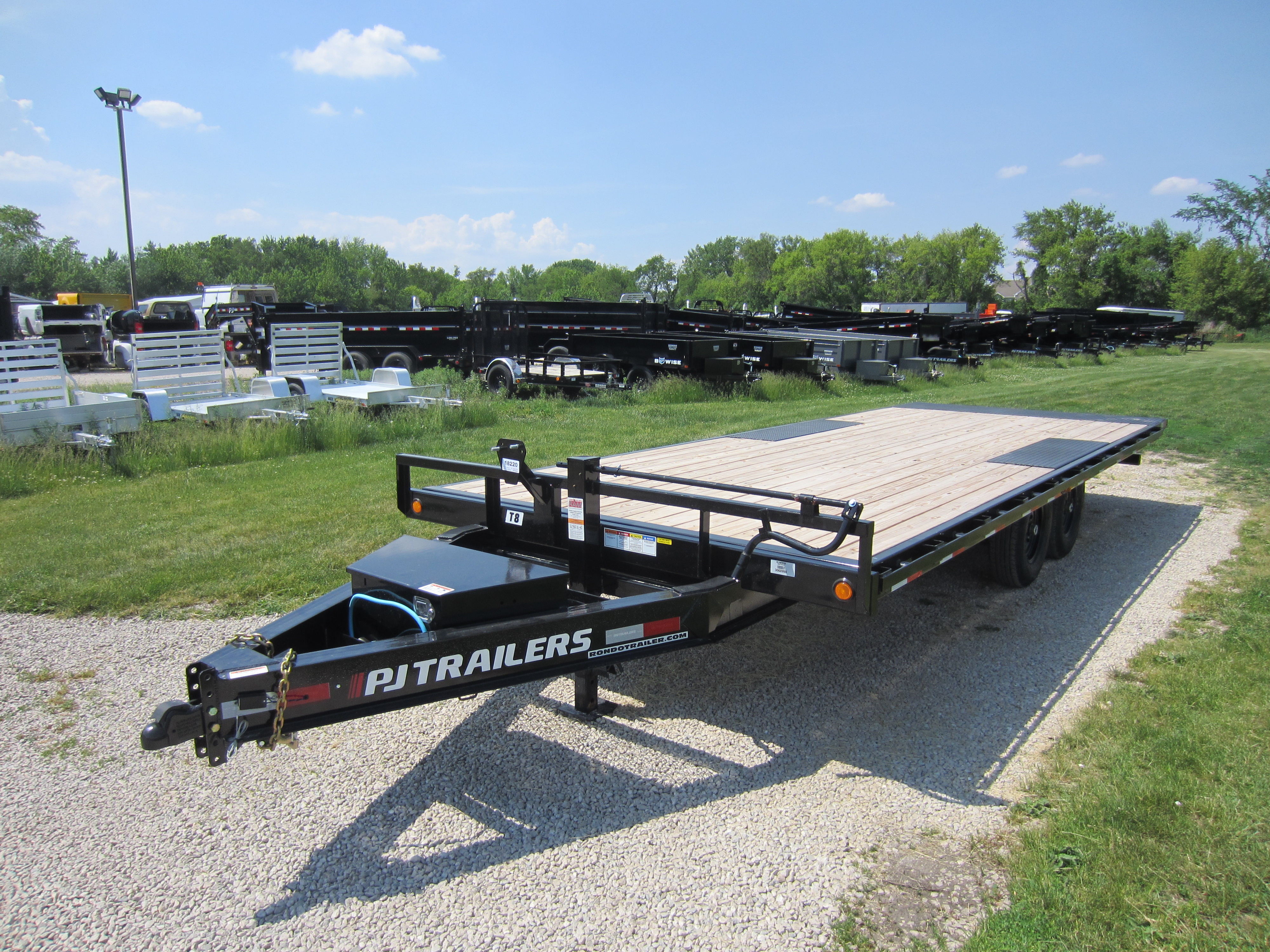 2023 PJ Trailer 102x22 T8 Equipment Deckover Tilt T8J2272BSTK