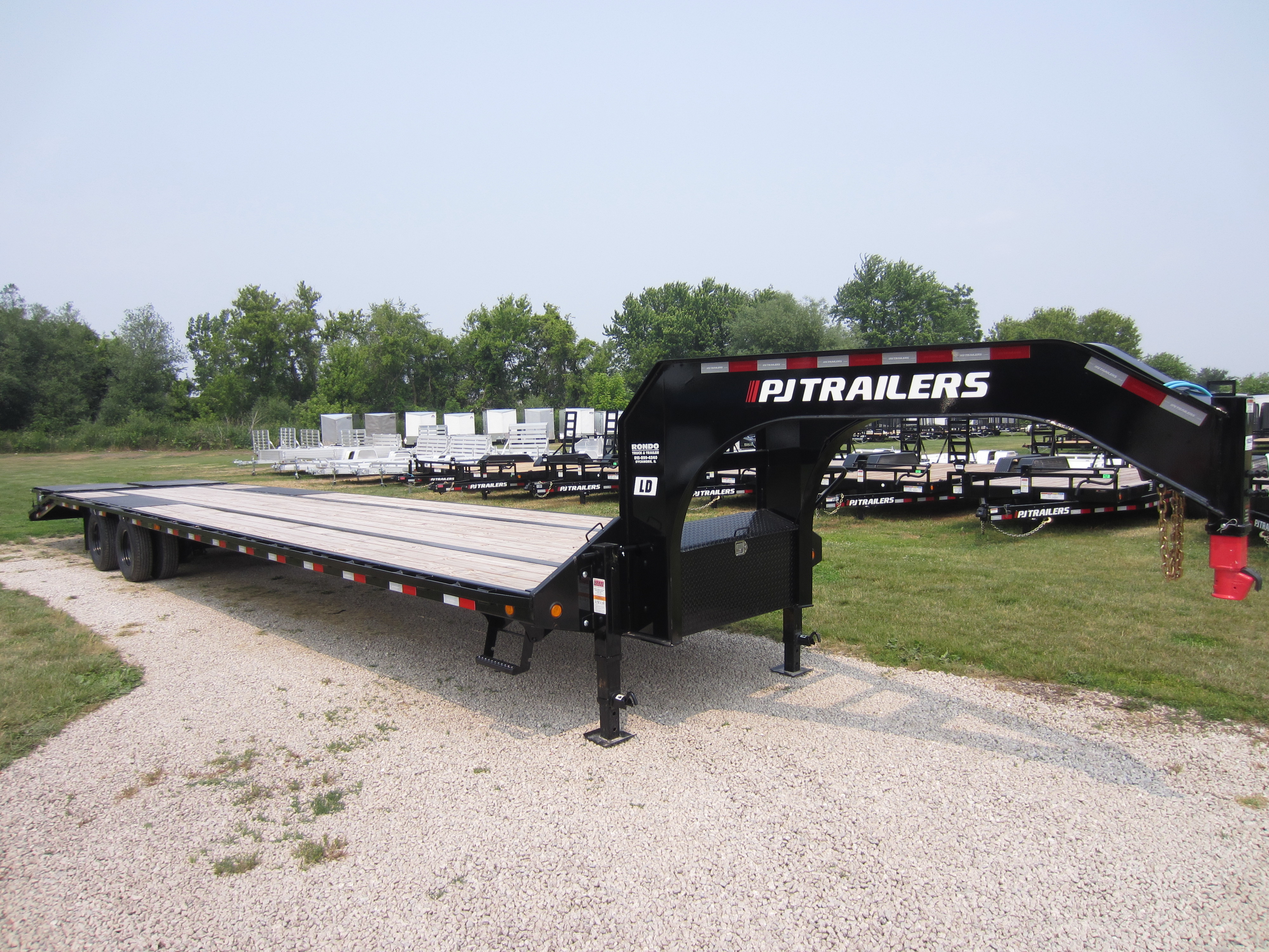2023 PJ Trailer 102x40 LD Gooseneck LDQ40C2HSWK