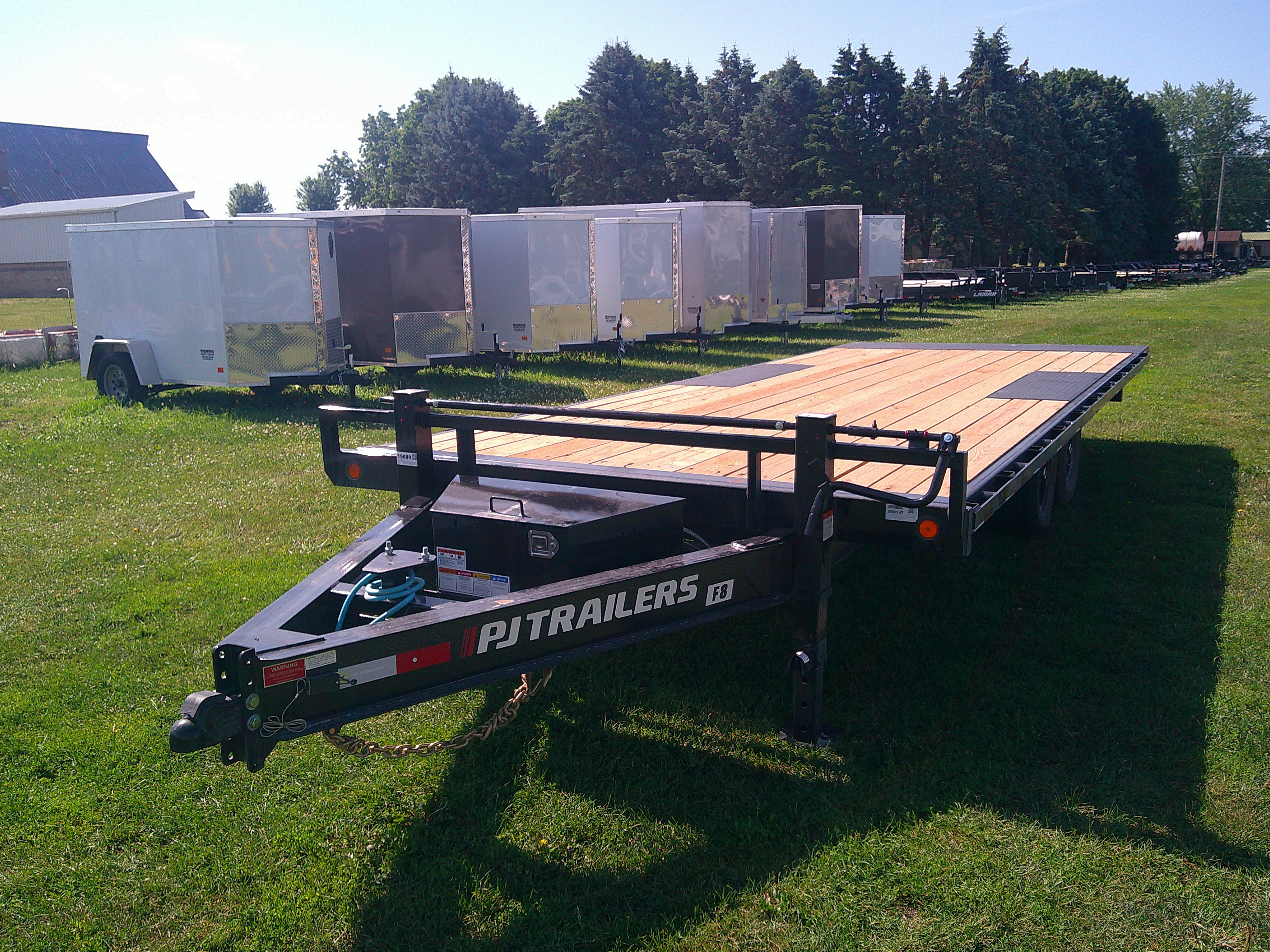 2026 PJ Trailer 102x22 T8 Equipment Deckover Tilt T8J2272BSTK-JA20