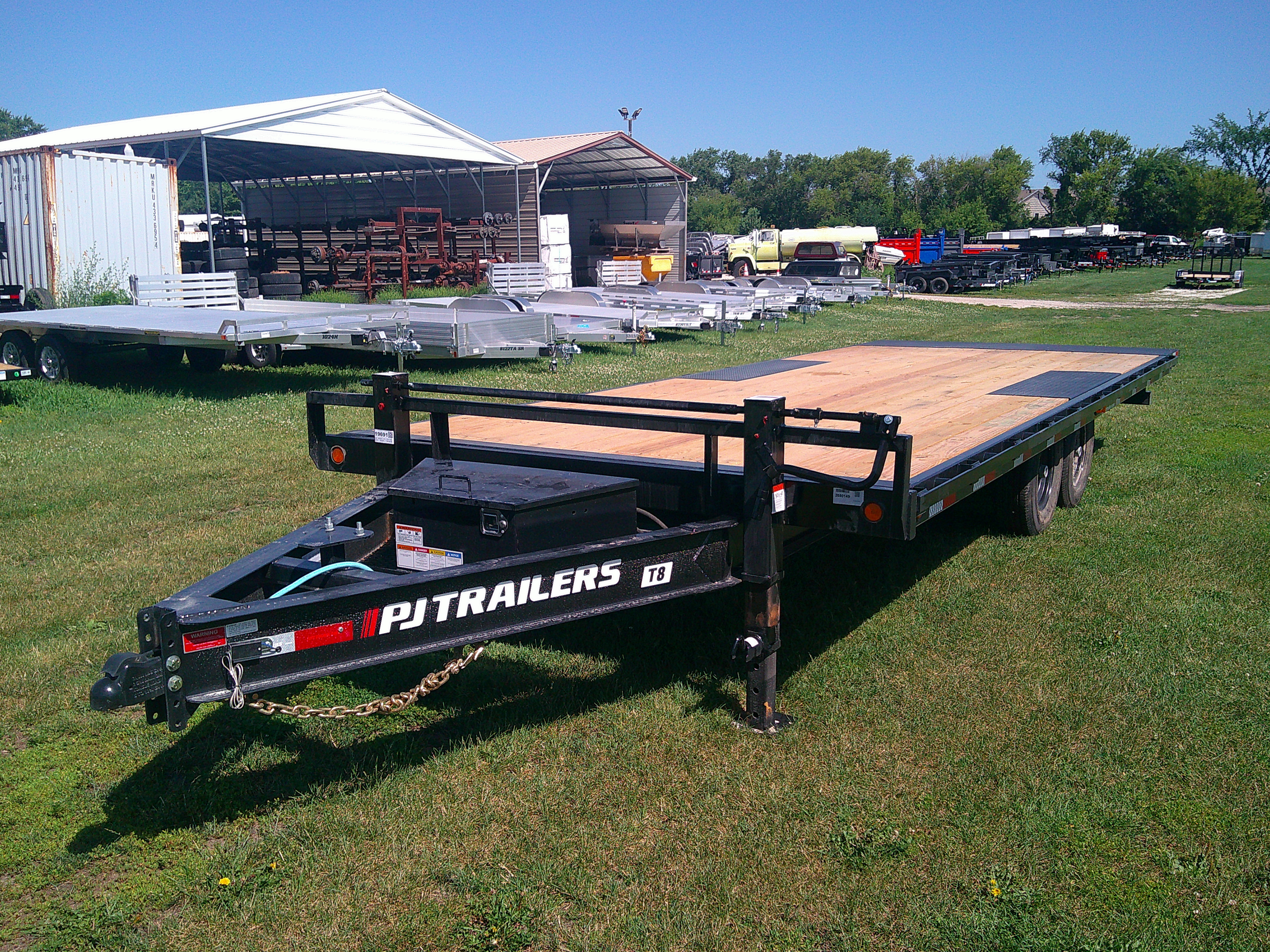 2026 PJ Trailer 102x22 T8 Equipment Deckover Tilt T8J2272BSTK-JA20