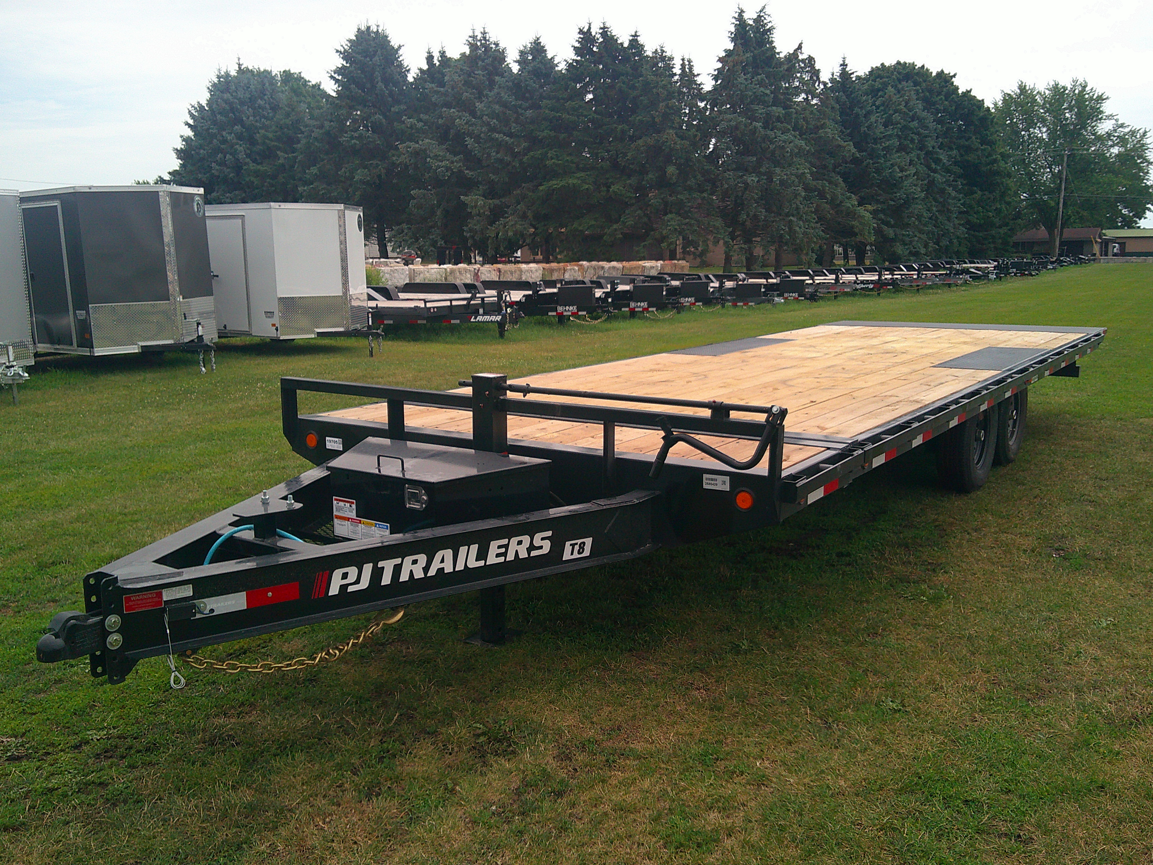 2026 PJ Trailer 102x24 T8 Equipment Deckover Tilt T8J2472BSTK