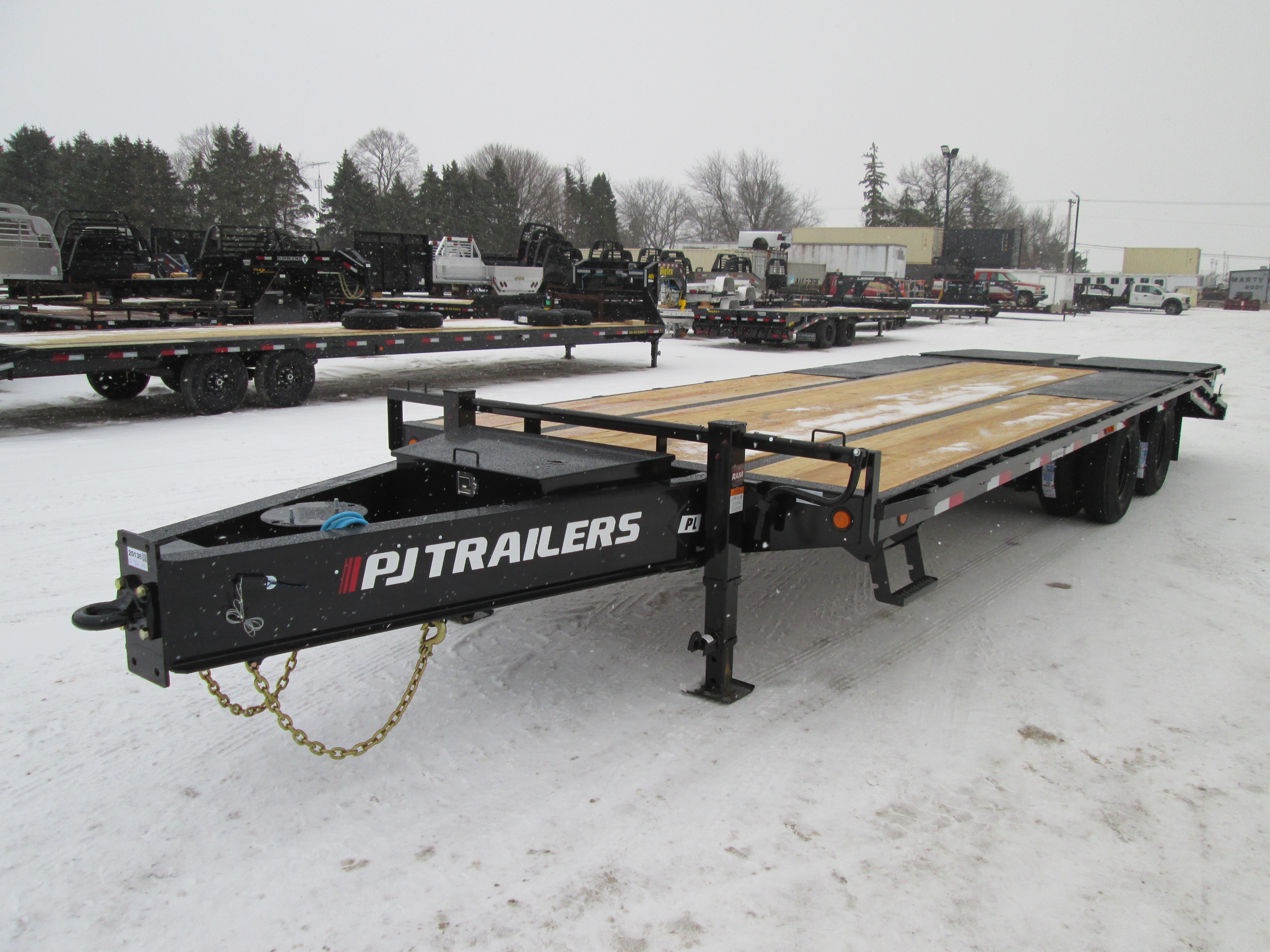 2026 PJ Trailer 102x25 PL Equipment Deckover PLP25A2BSWK