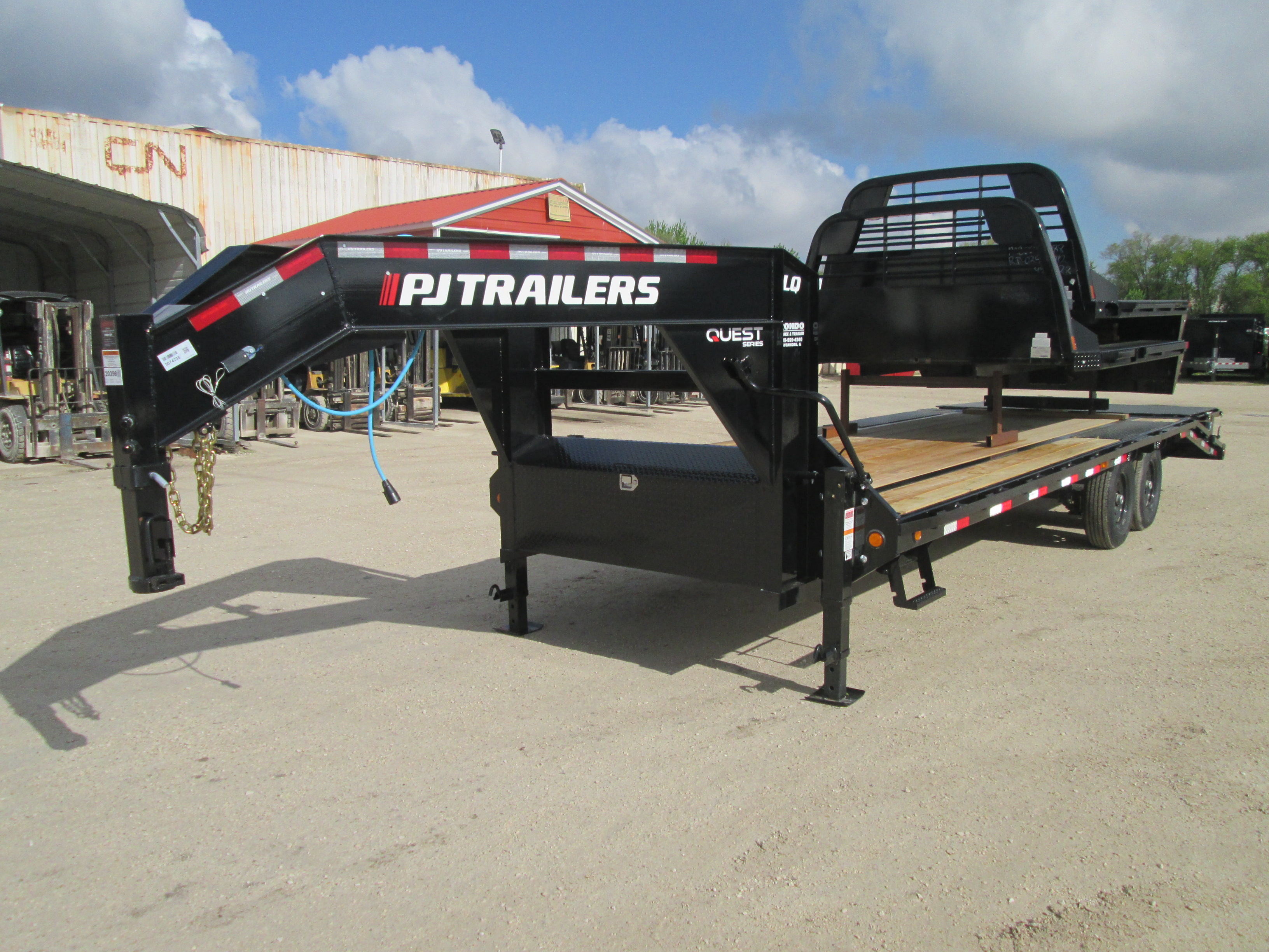 2026 PJ Trailer 102x25 LQ Gooseneck LQS2572BSWK