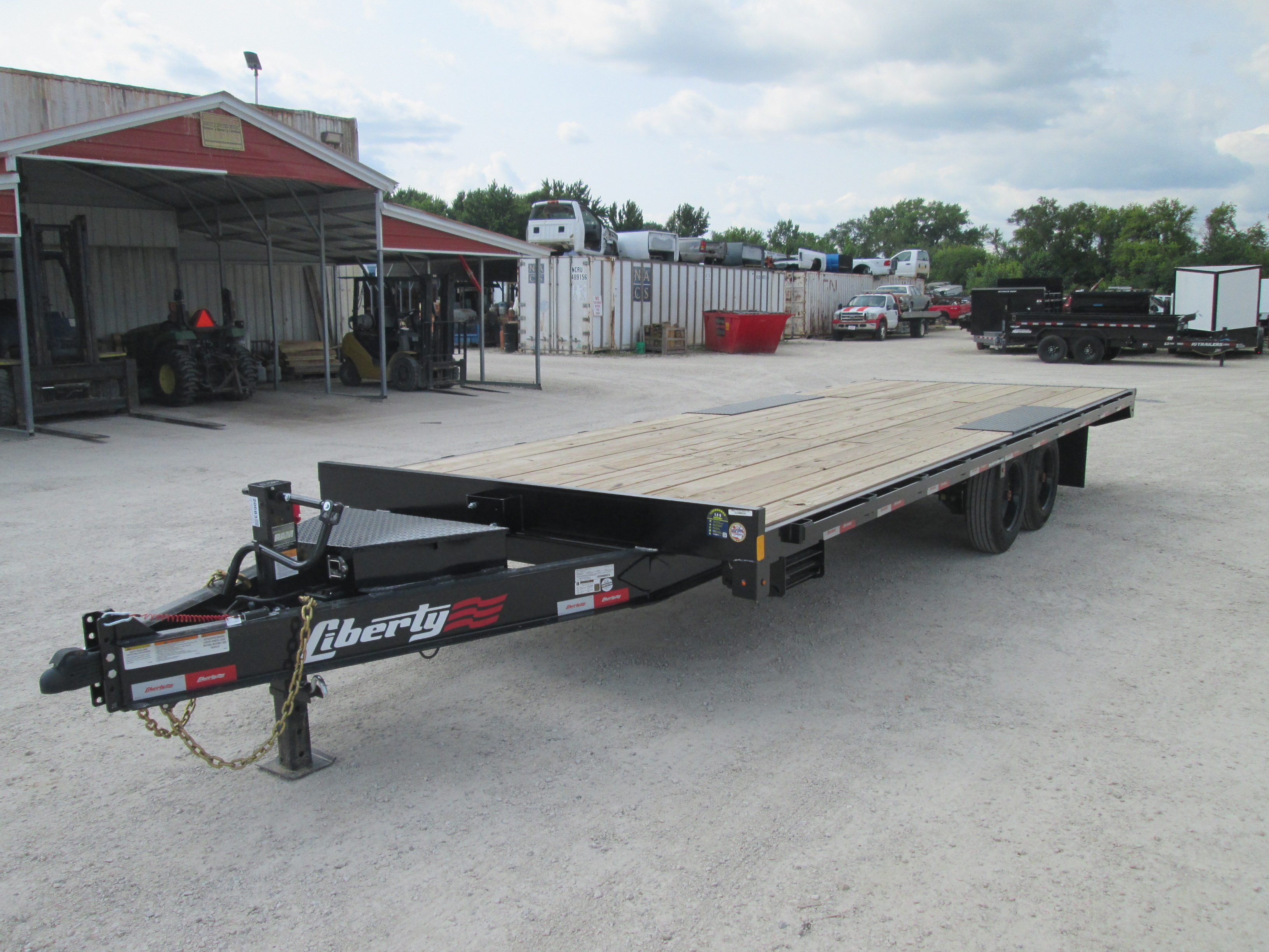 2026 Liberty 102x22  Equipment Deckover LOA16K102X22B8PW