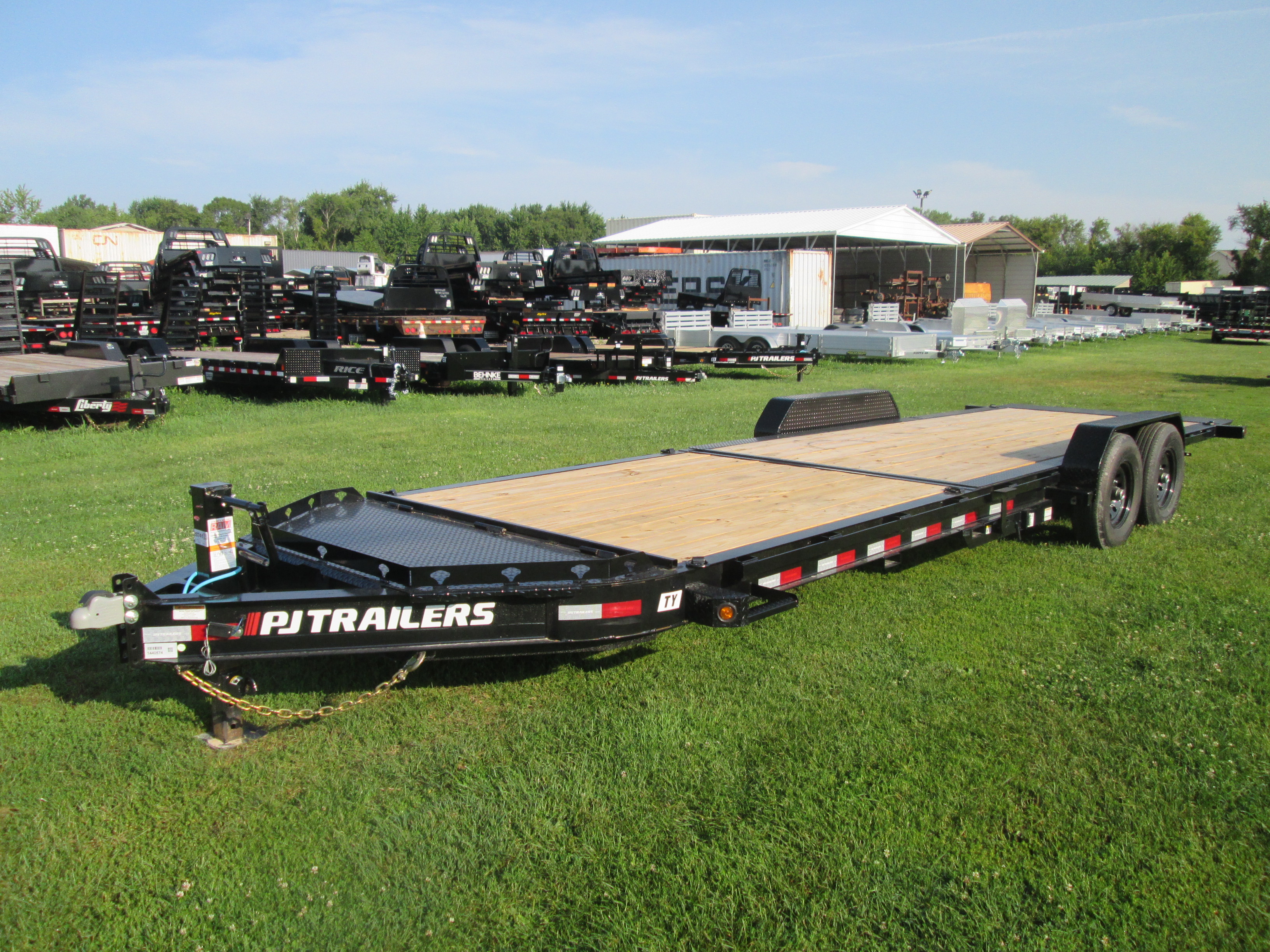2027 PJ Trailer 83x24 TY Equipment Tilt TY1J2472BTTK