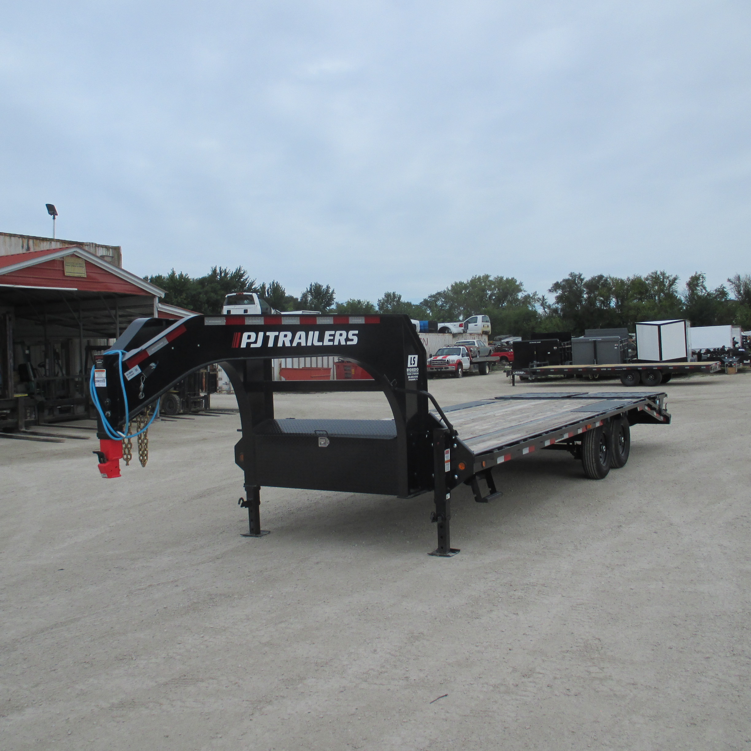 2027 PJ Trailer 102x25 LS Gooseneck LSQ2572BSWK