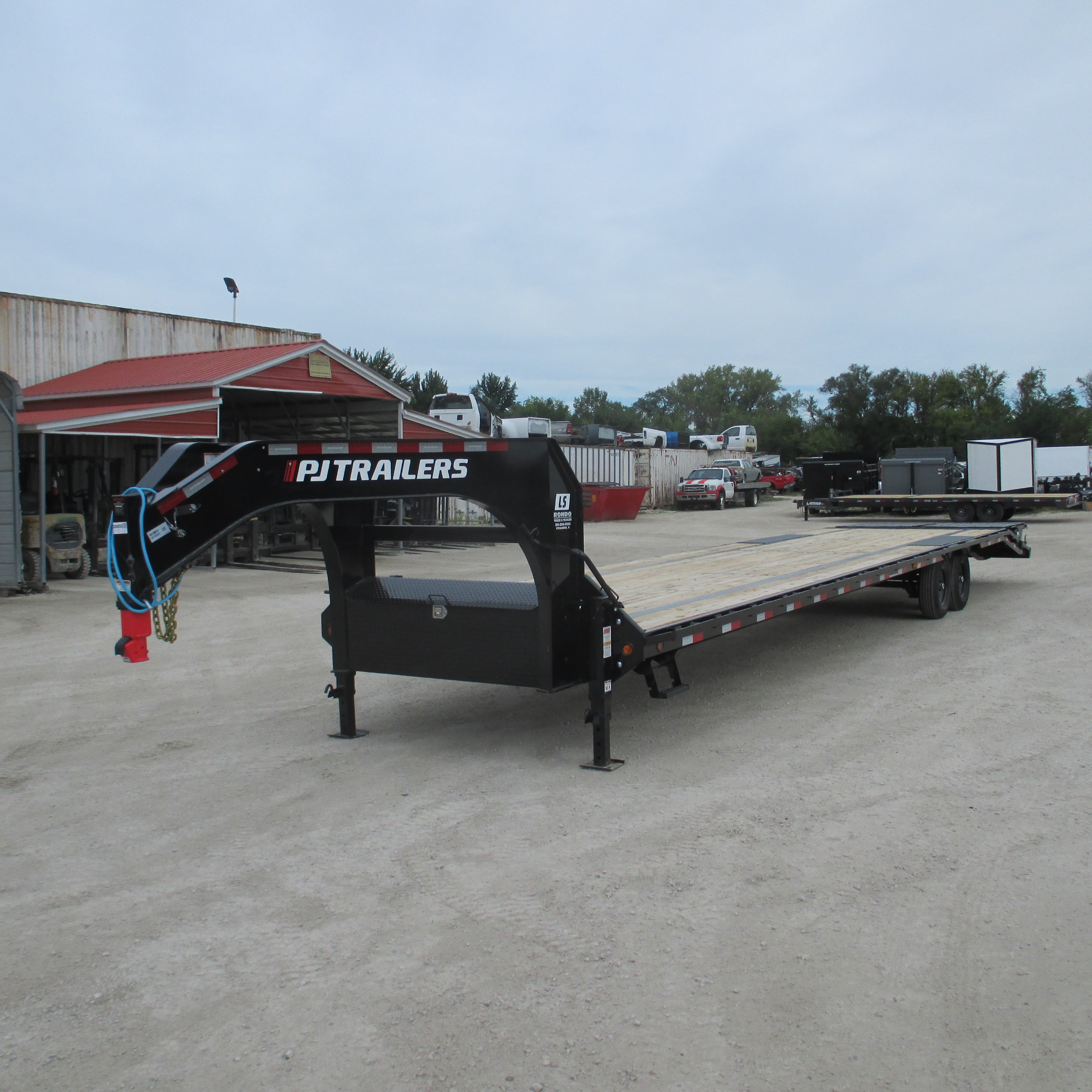 2027 PJ Trailer 102x40 LS Gooseneck LSQ4072BSWK