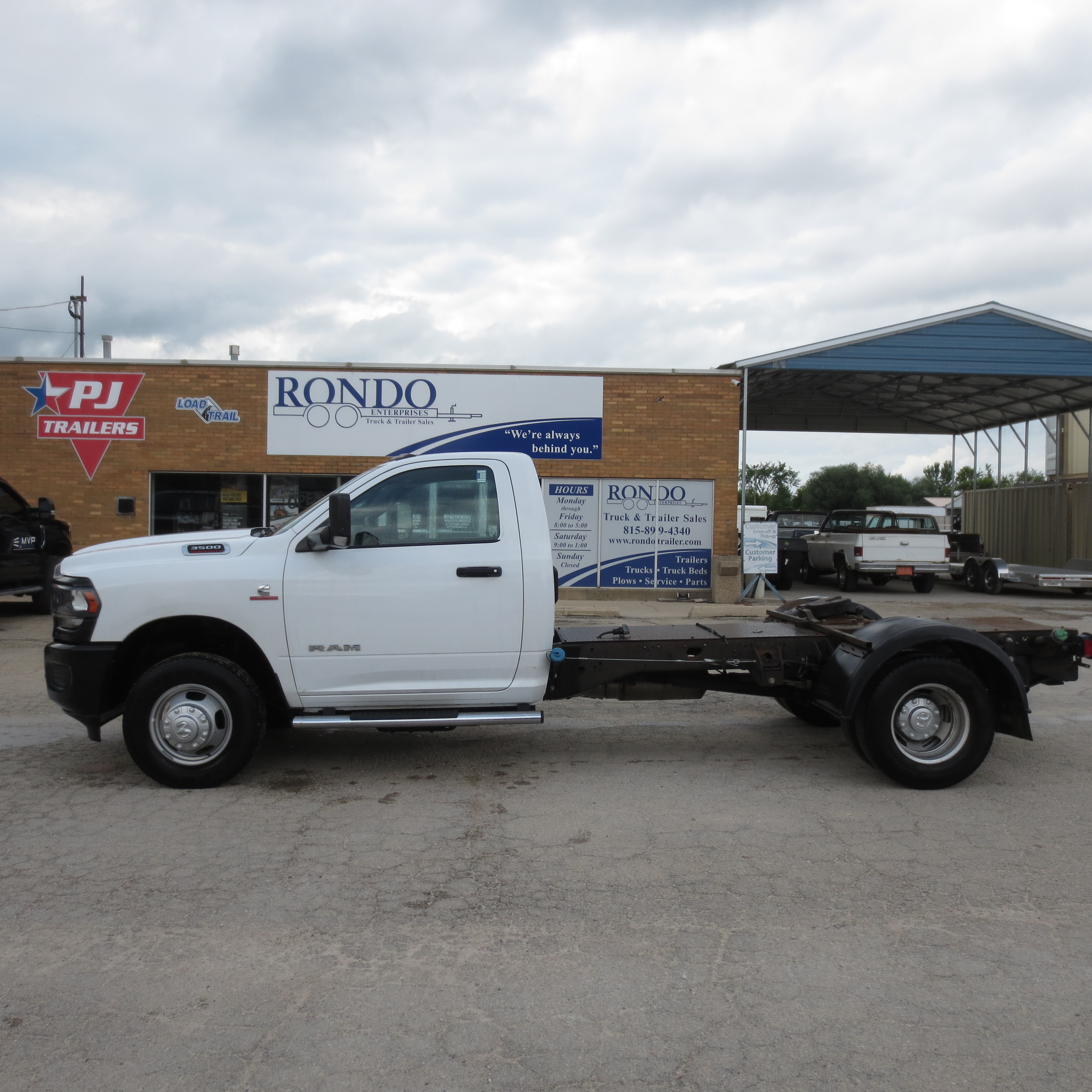 2022 Ram 3500 Regular Cab Chassis Tradesman