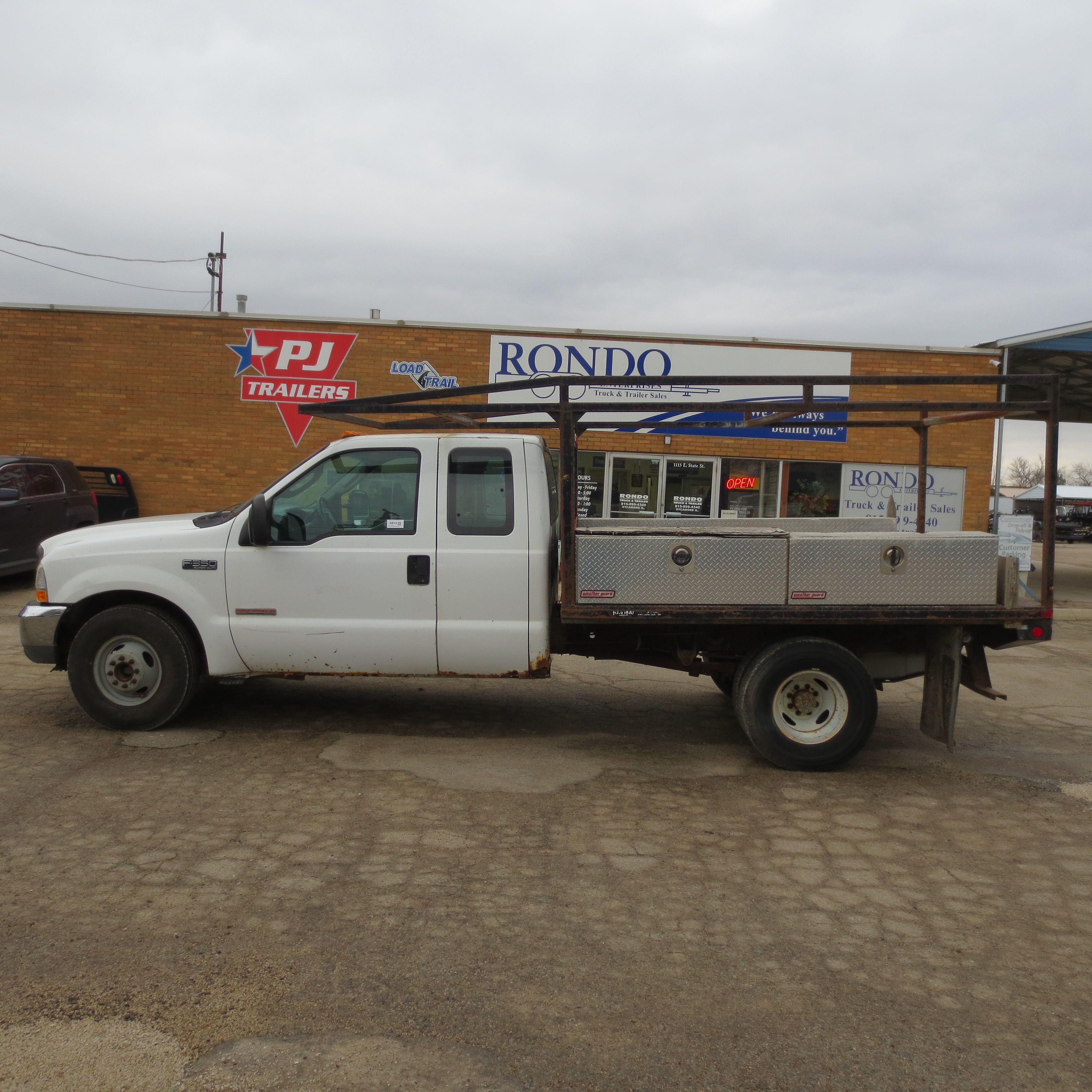 2004 Ford F350 Extended Cab Flatbed XL
