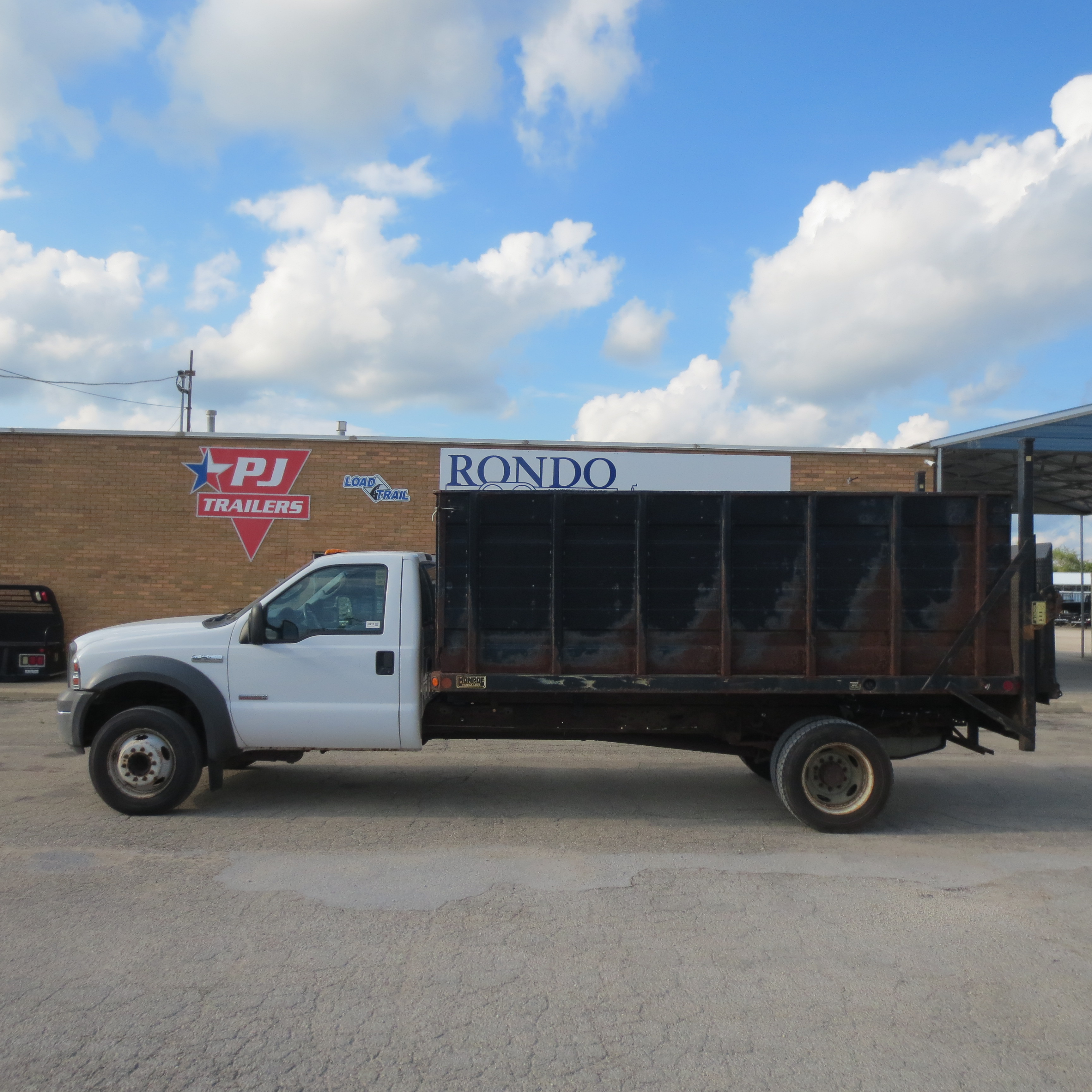 2005 Ford F550 Regular Cab Flatbed XL