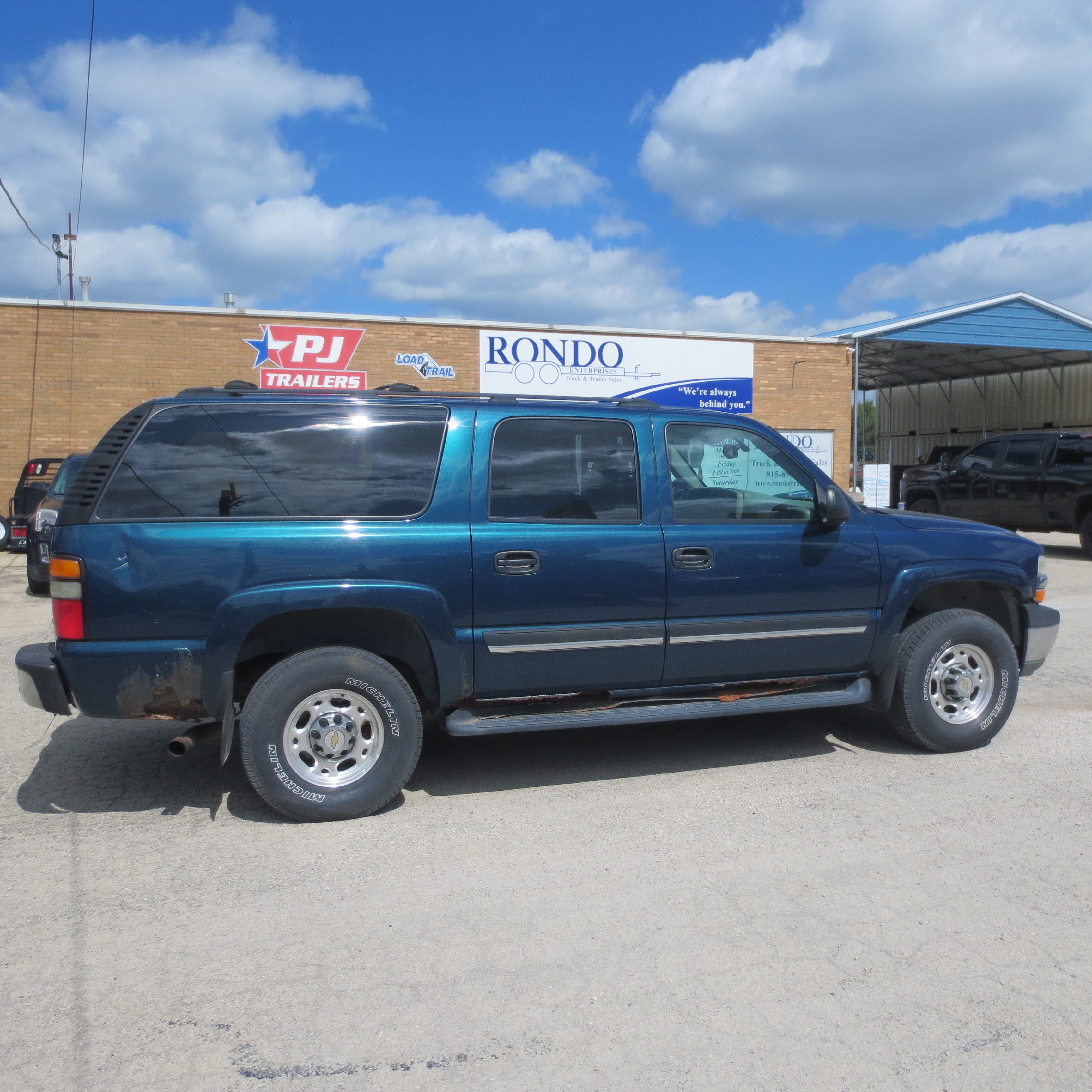 2005 Chevy 2500 Suburban   LS