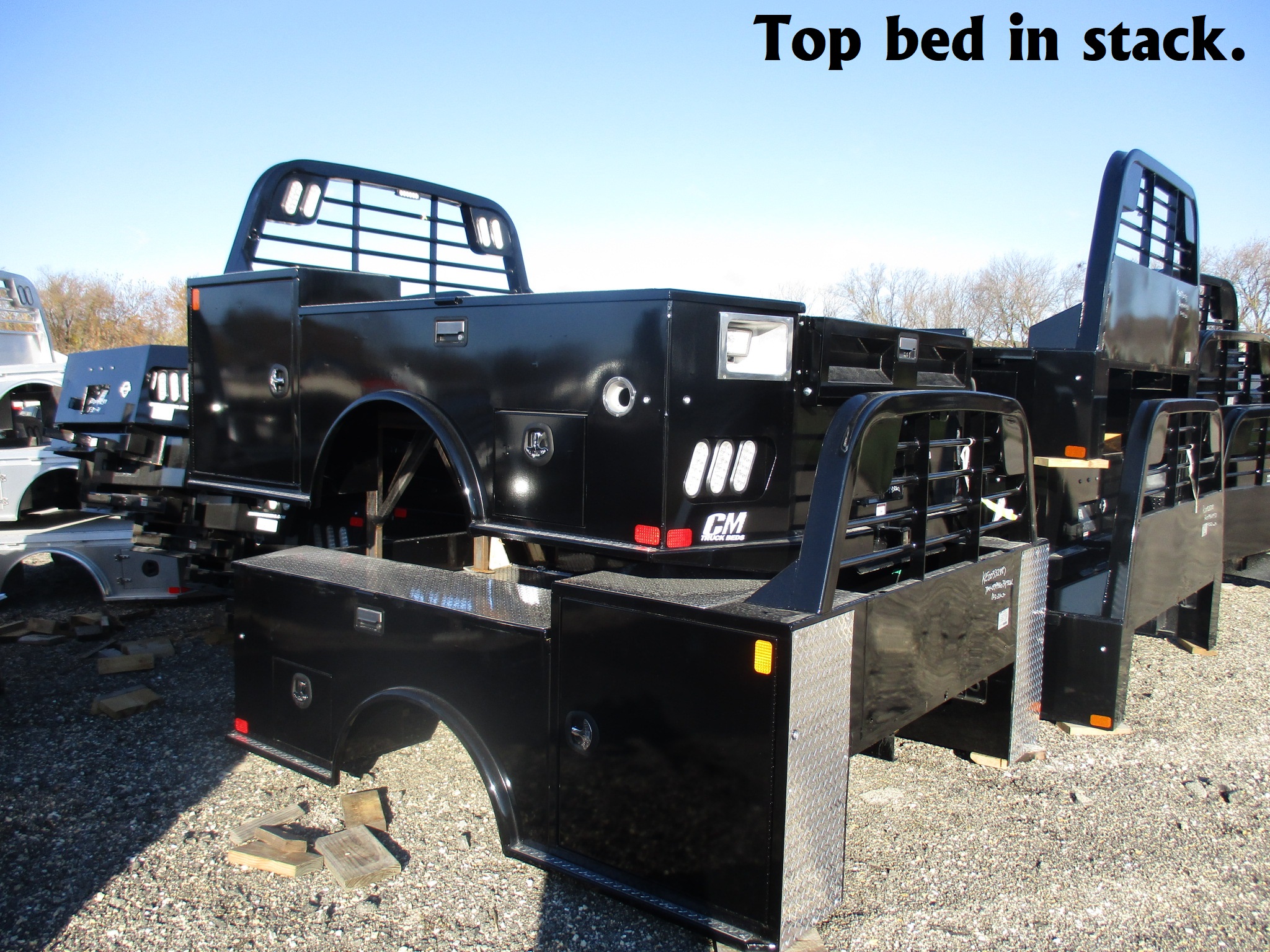 New CM 9.3' x 94 TM Flatbed Truck Bed :: Rondo Trailer