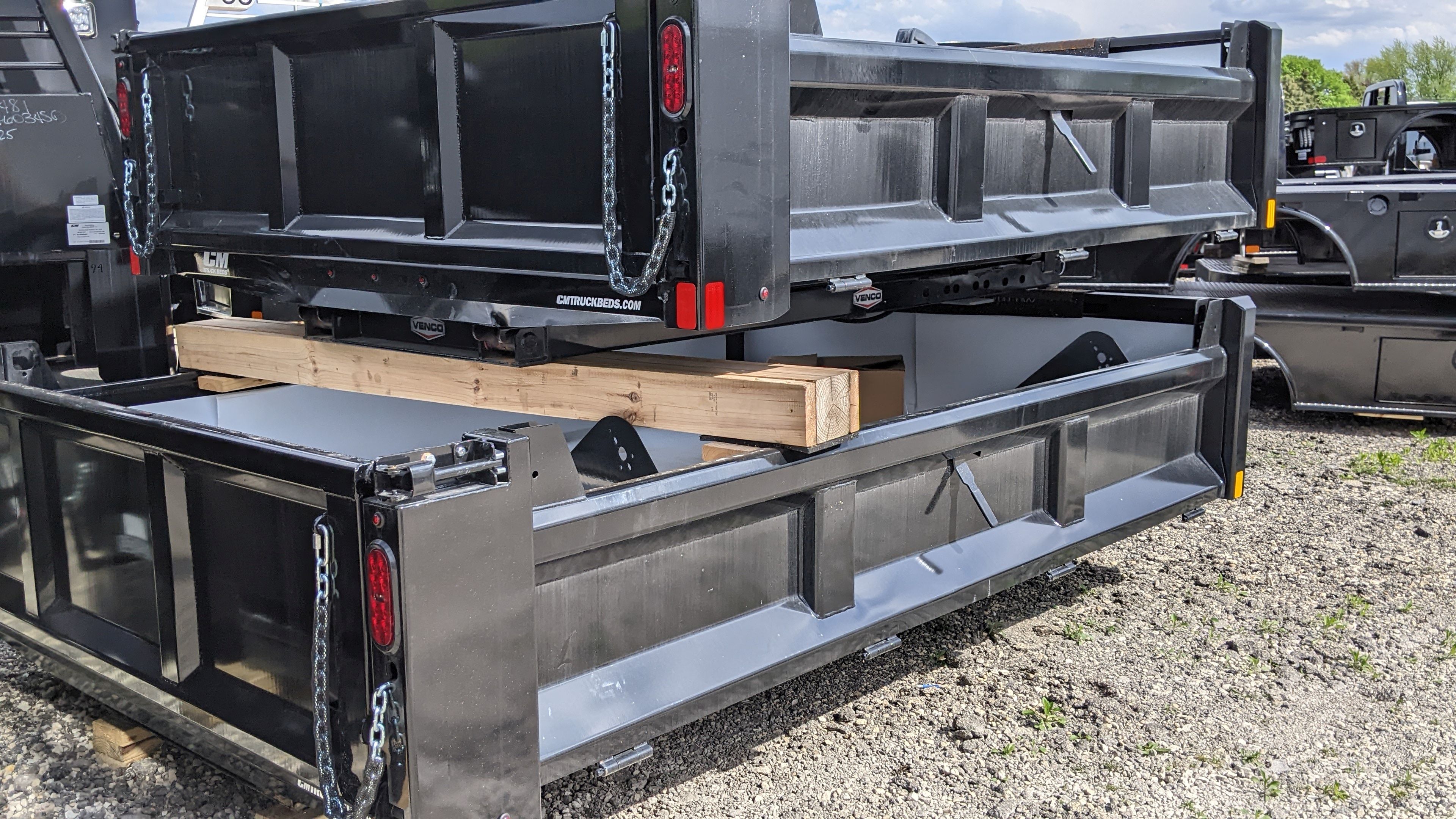 New CM 11 x 97 DP Flatbed Truck Bed