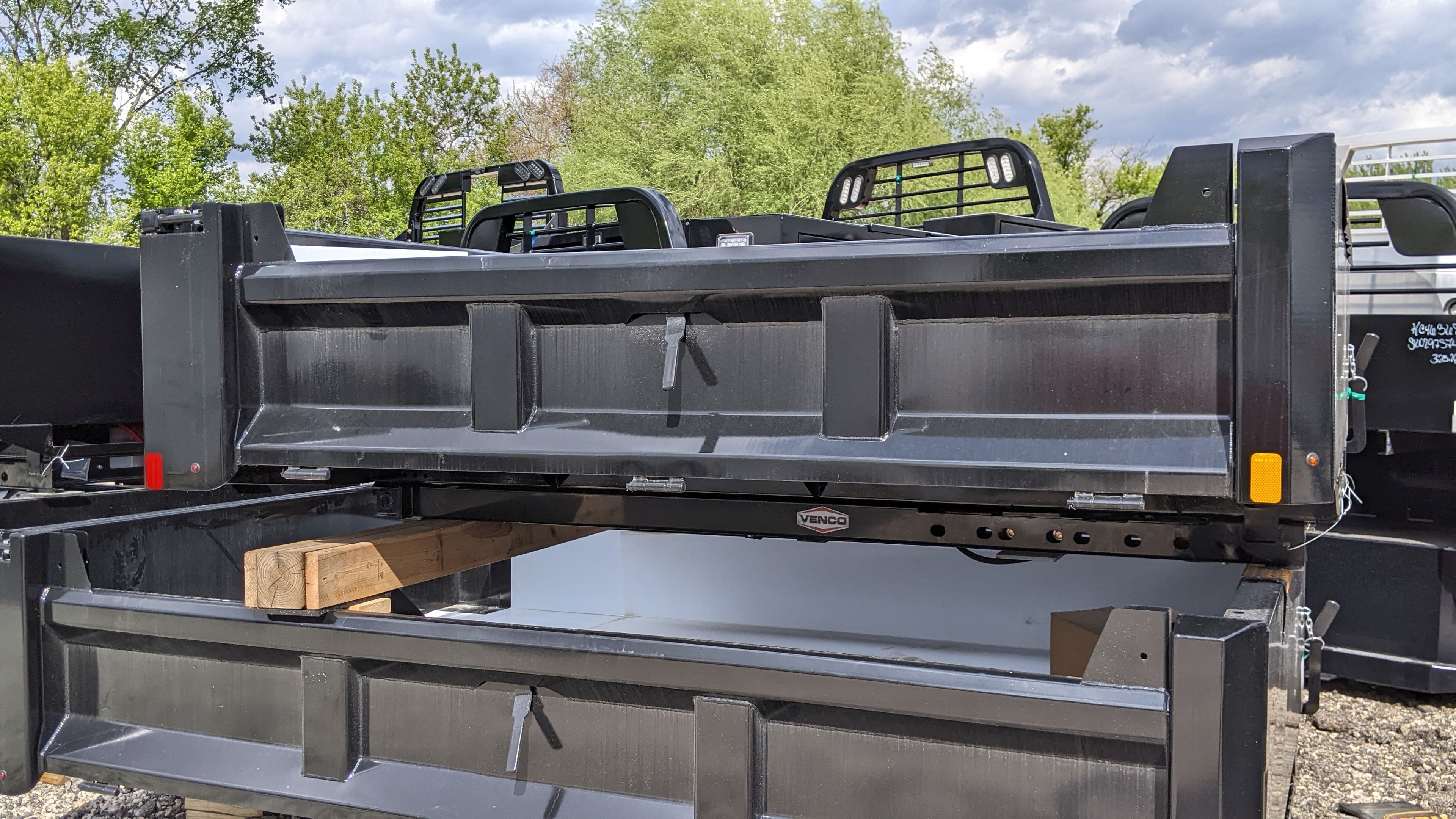 New CM 9 x 97 DP Flatbed Truck Bed