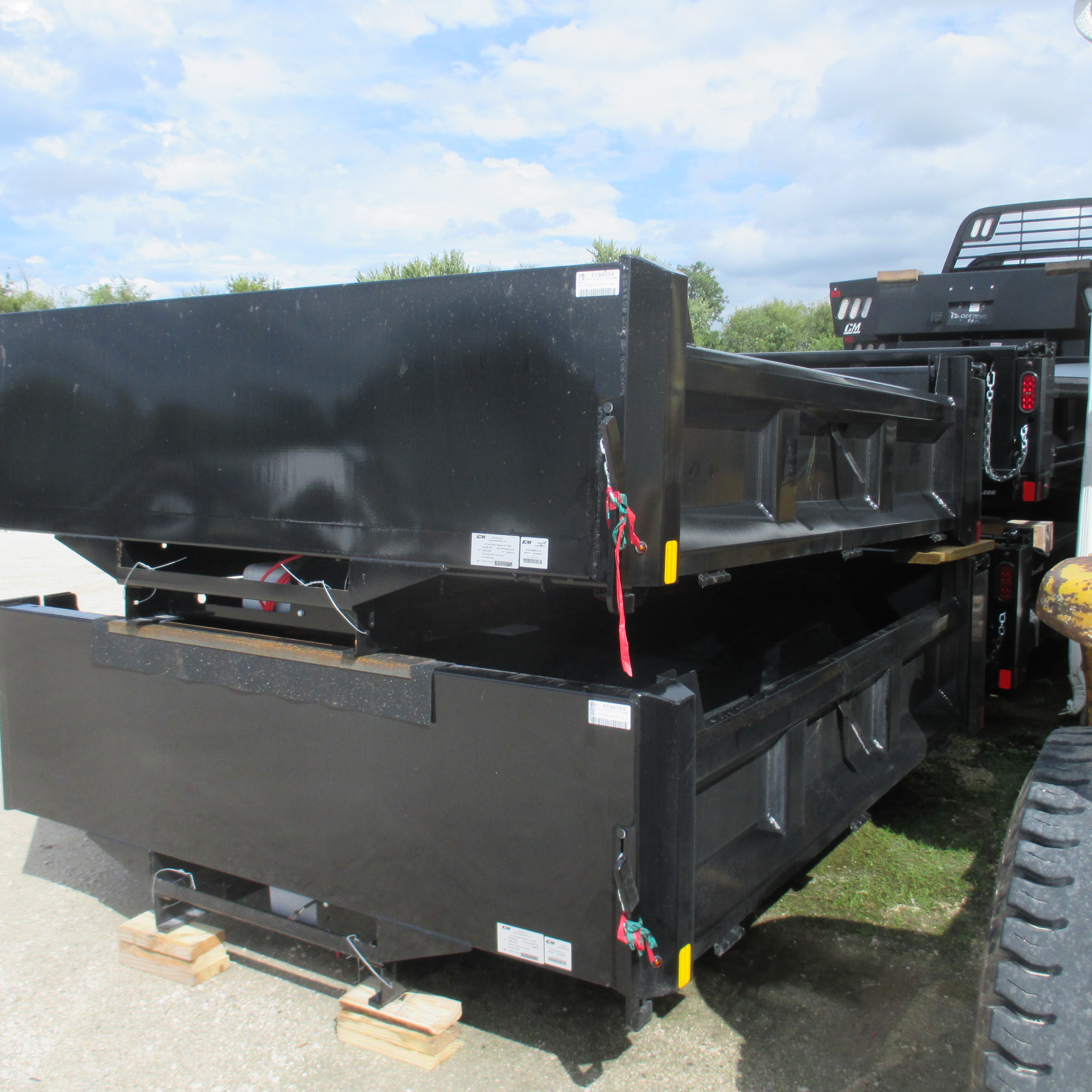 New CM 9 x 97 DP Flatbed Truck Bed