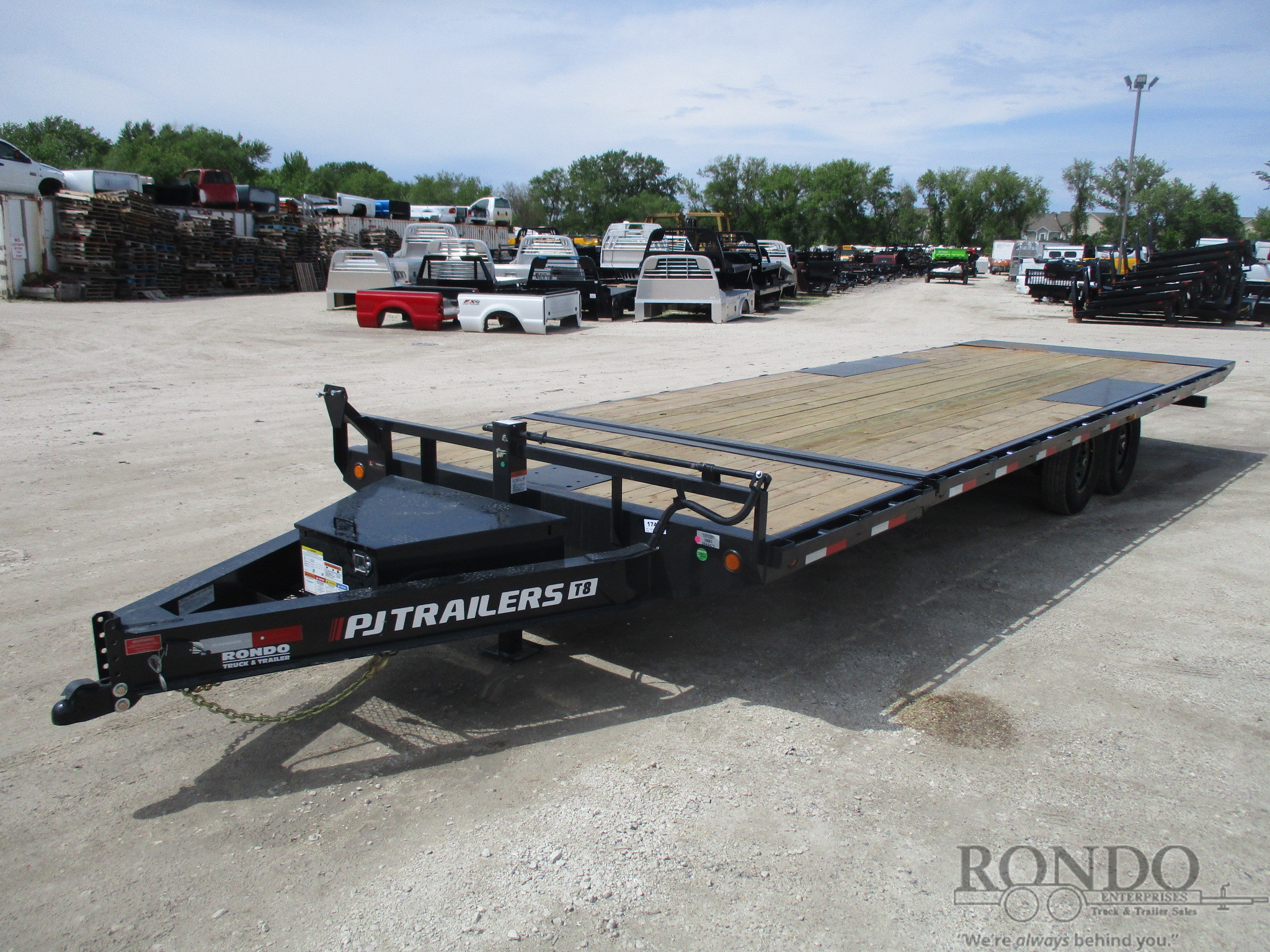 2023 PJ Trailer 102x26' T8 Equipment Deckover Tilt T8J2672BST048