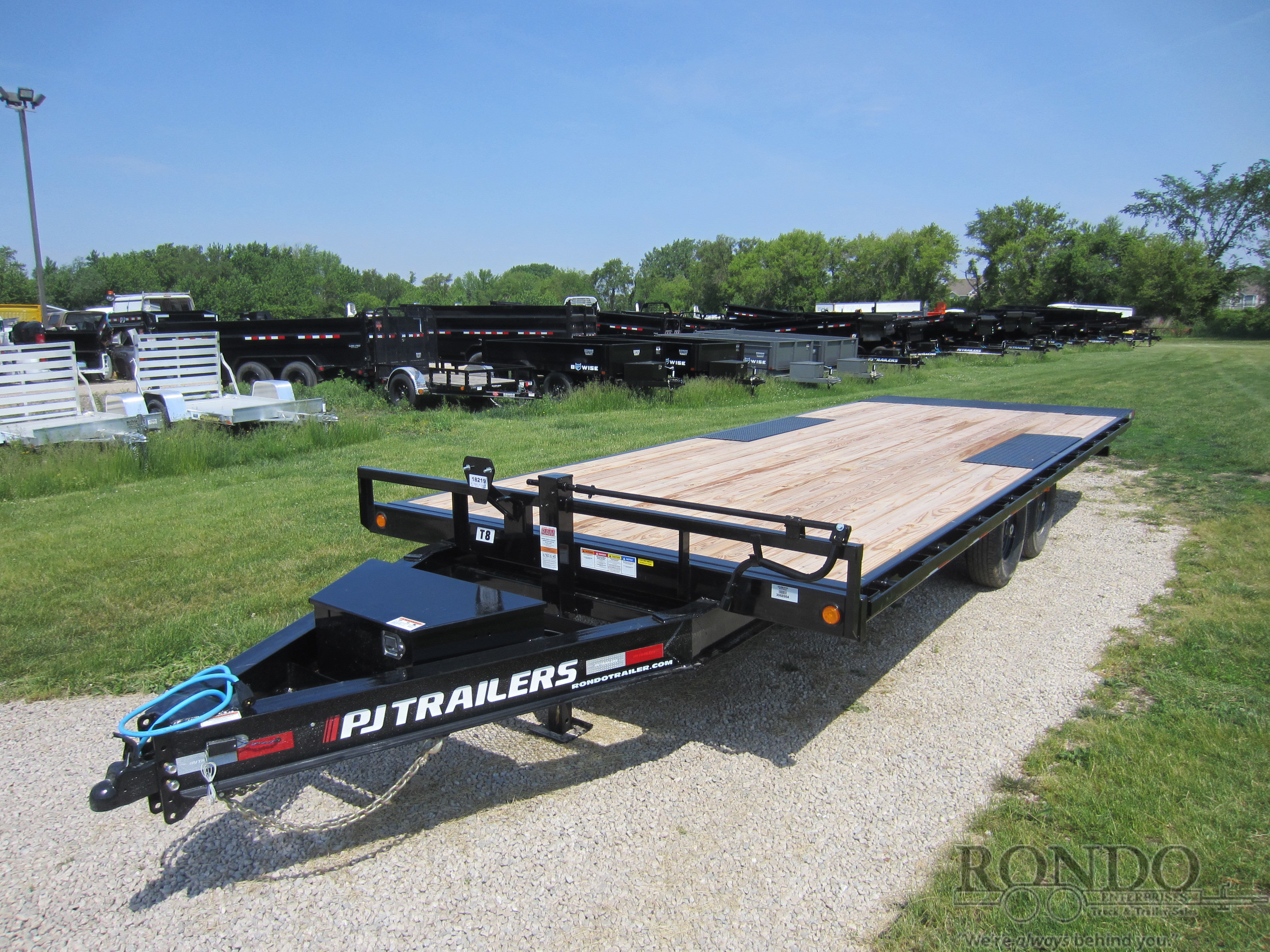2023 PJ Trailer 102x22' T8 Equipment Deckover Tilt T8J2272BSTK