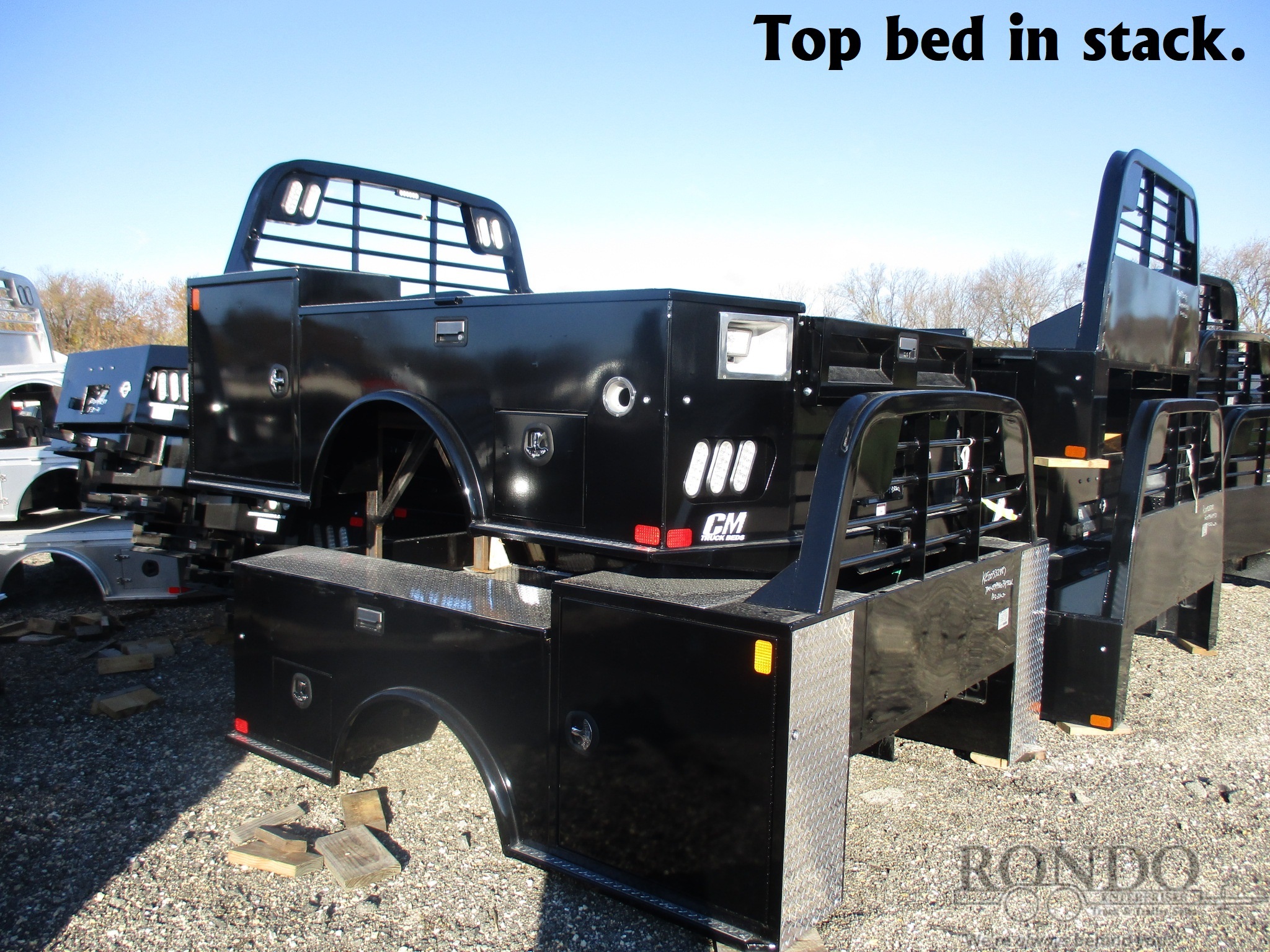 New CM 9.3' x 94 TM Flatbed Truck Bed :: Rondo Trailer