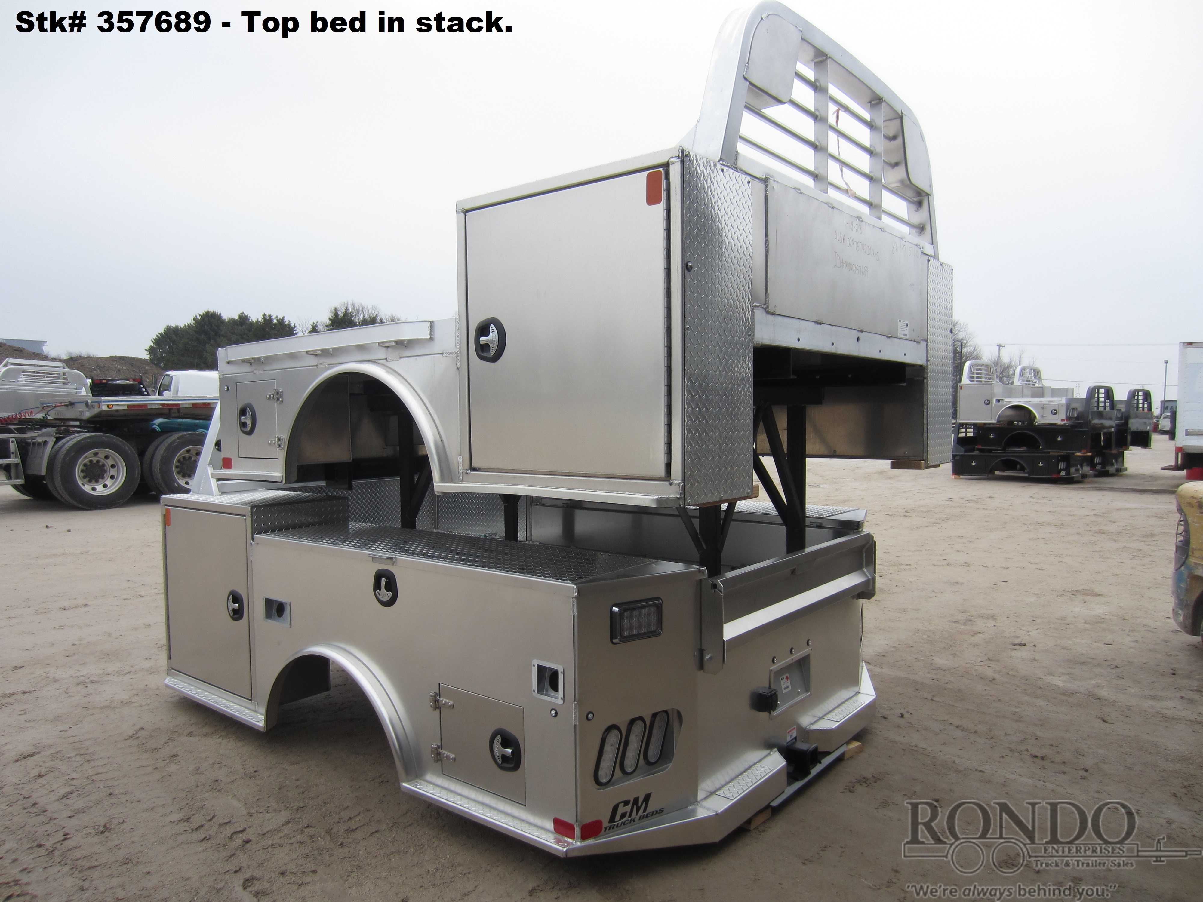  TRUCK STANDARD RAW 新品　未使用 New CM 8.5' x 97 ALSK-DLX Flatbed Truck Bed :: Rondo Trailer